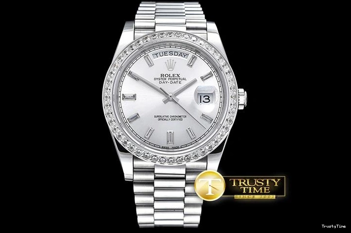 0213 RDD0207F – DayDate Compact 677